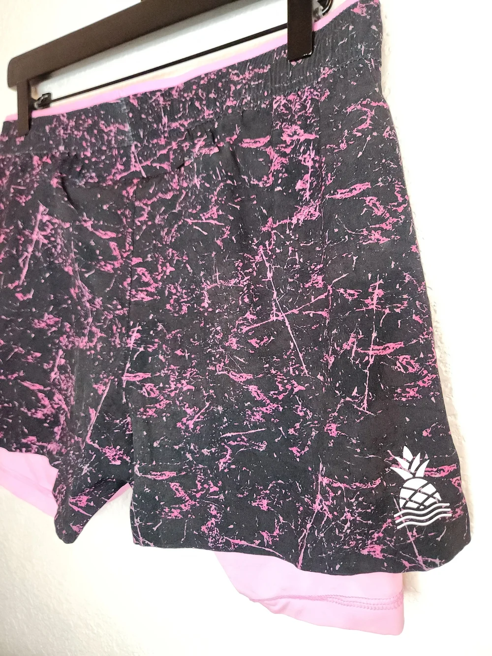Chubbies Ultimate Training Short black and pink marble size S inseam 4